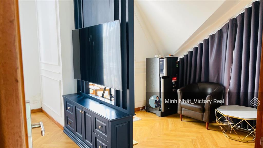 Bán khách sạn đà lạt mới 33 tỷ, view 360 độ, có dòng tiền, 2 mặt tiền đường chính hùng vương
