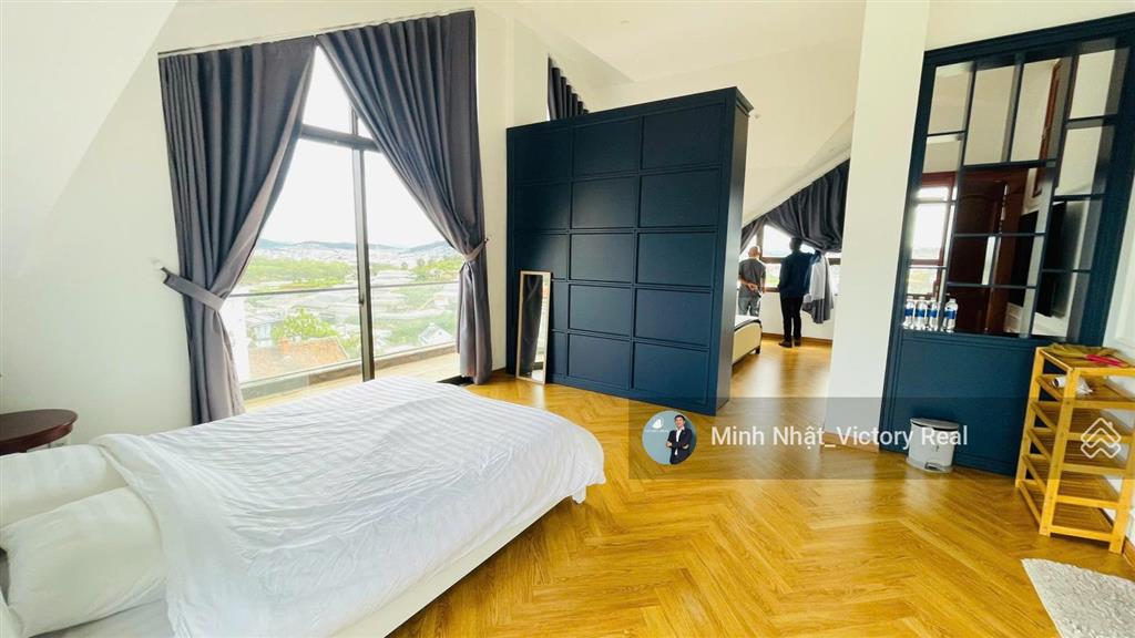 Bán khách sạn đà lạt mới 33 tỷ, view 360 độ, có dòng tiền, 2 mặt tiền đường chính hùng vương
