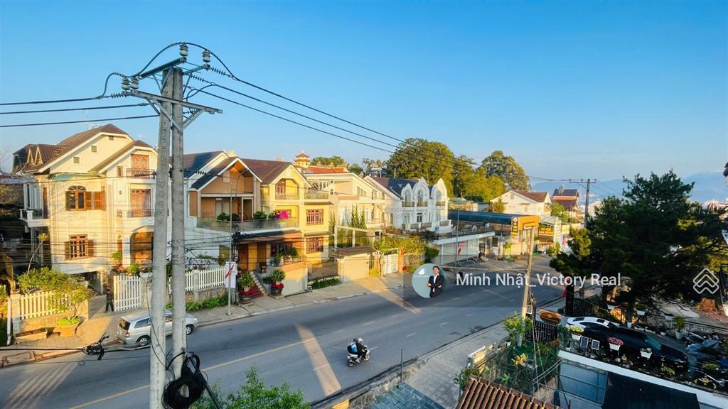 Bán khách sạn đà lạt mới 33 tỷ, view 360 độ, có dòng tiền, 2 mặt tiền đường chính hùng vương