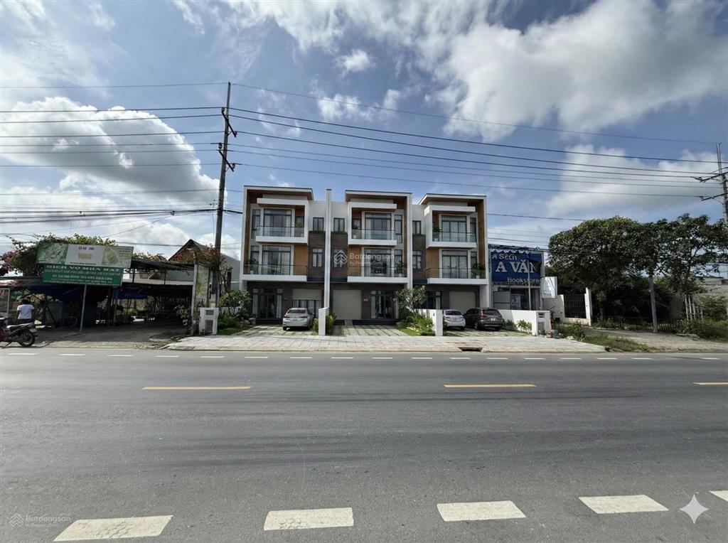 Bán gấp đất mặt tiền đường 823 tây ninh (long an cũ) ngang 5m gần 300m2 chỉ 5 tỷ đồng