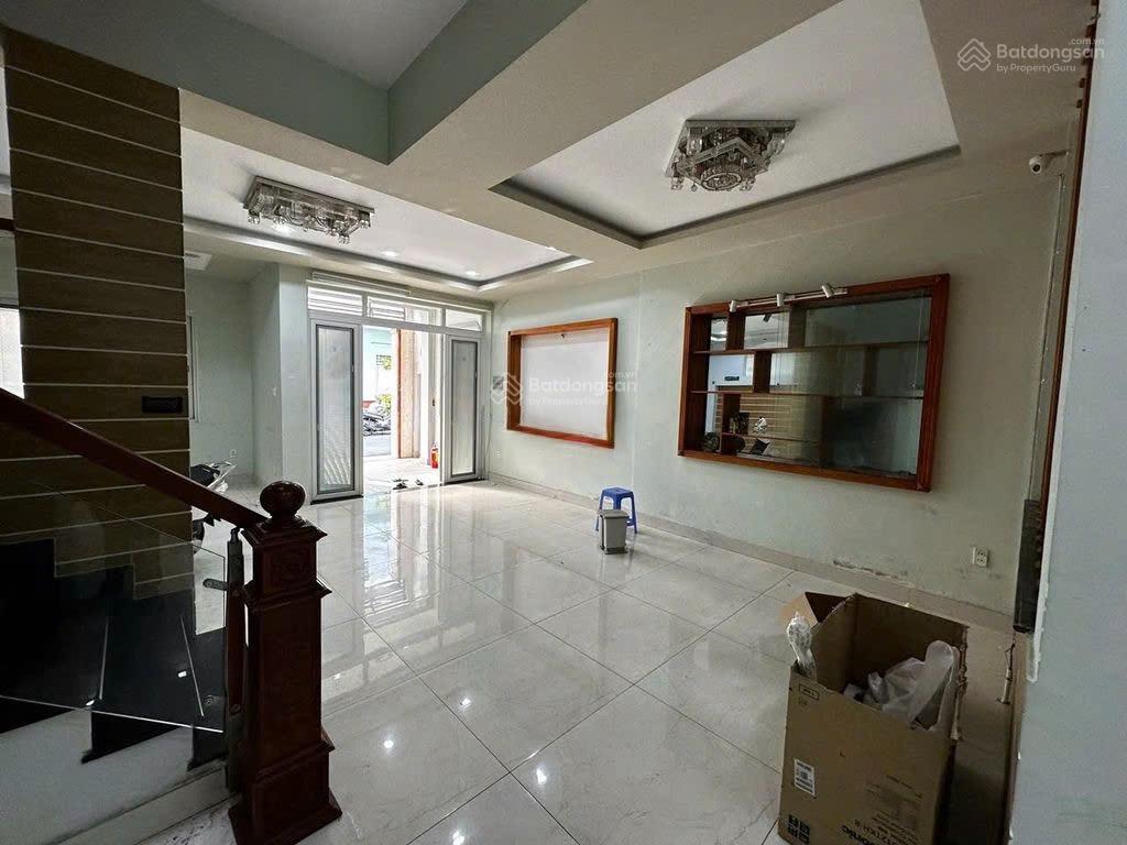 Bán nhà mặt tiền cách mạng tháng 8, 85.3m2 ,24,5t có thương lượng