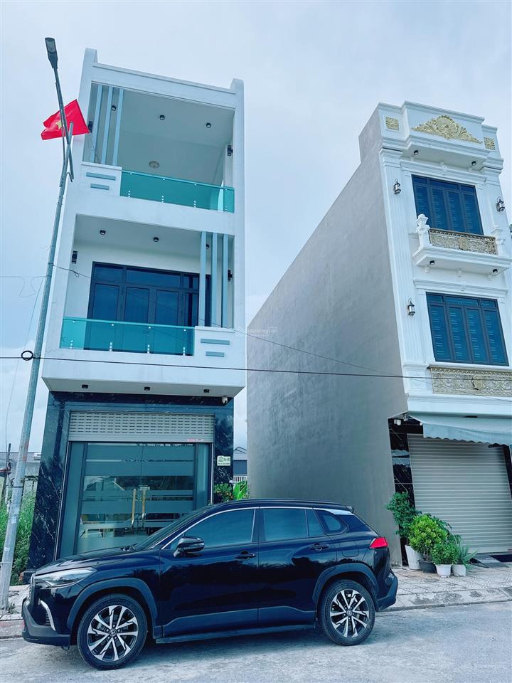 Bán căn nhà 3 tầng mới xây 2 năm đầy đủ nội thất hiện đại