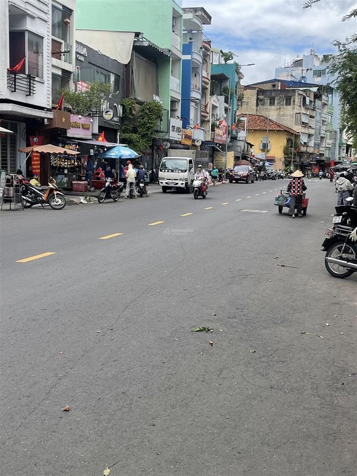 Bán nhà mt phan xích long, phú nhuận  dt 18x22m  3 tầng  hđt 150tr/th  giá 55 tỷ