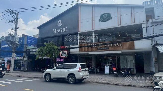 Bán nhà mt ngay cmt8, q3  dt 8x15m  3 tầng  giá 41 tỷ