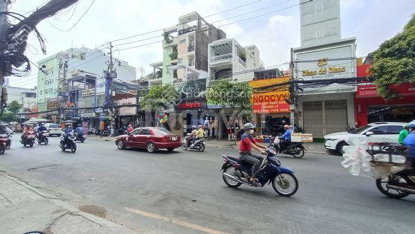 Bán nhà mt 652 lê trọng tấn, quận bình tân  dt 20x59m cn 2322m2  2 tầng  giá 125 tỷ