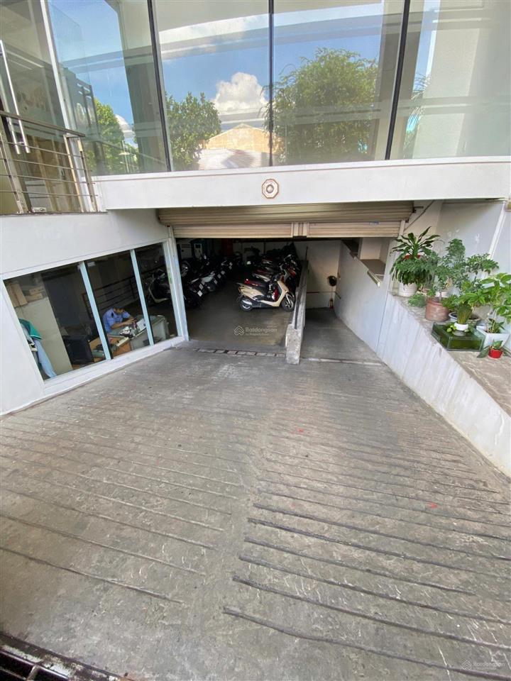 Bán tòa building 40 hoàng việt, tân bình  dts 2200m2  2 hầm 10 tầng  tn 550tr/th  170 tỷ