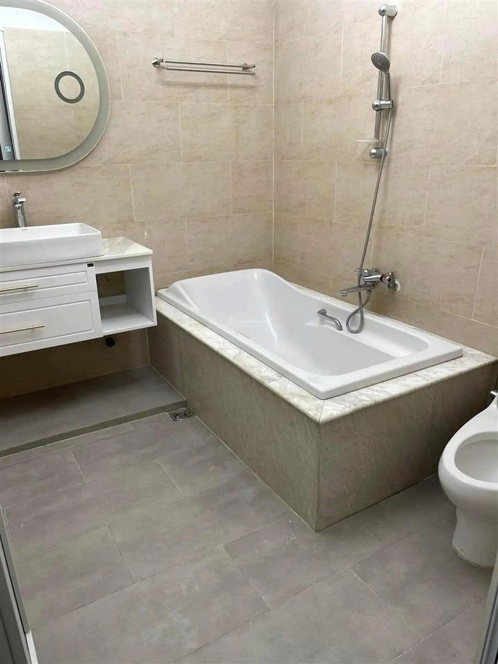 Chính chủ bán nhà hxh võ thị sáu, quận 1  dt 6,5x18m  3 tầng  gía 28 tỷ
