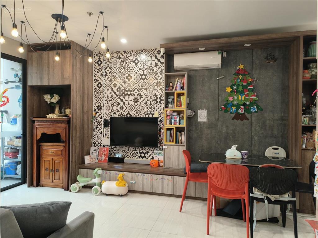 Cần bán căn hộ chính chủ 2n1vstòa s206kđt vinhomes ocean park 1