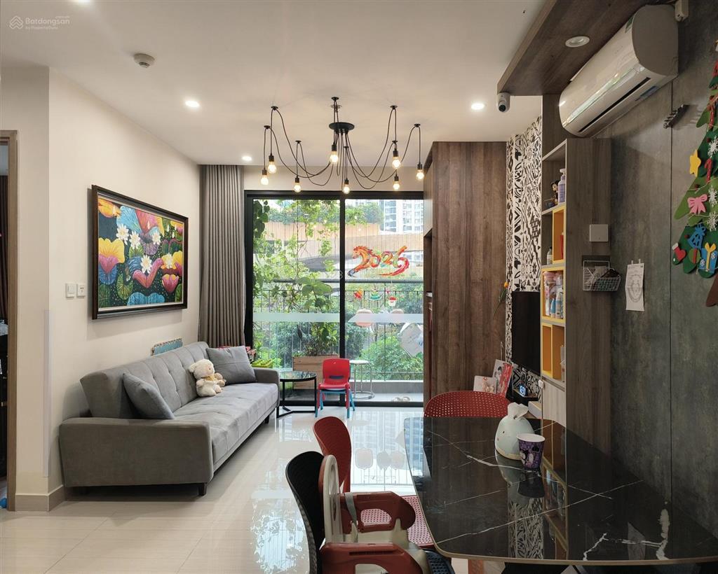 Cần bán căn hộ chính chủ 2n1vstòa s206kđt vinhomes ocean park 1