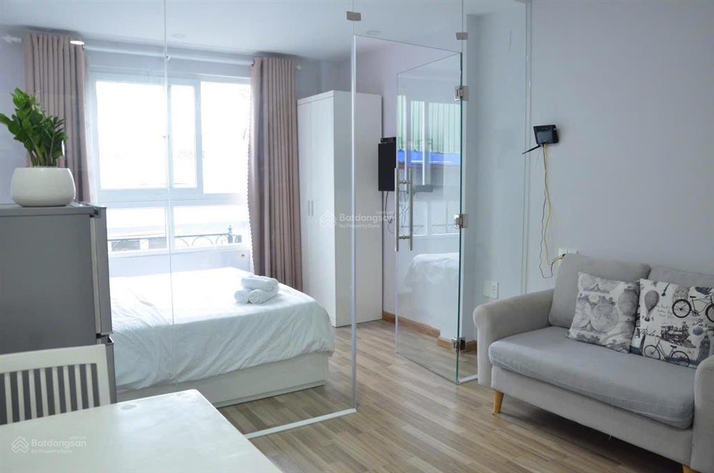 Căn hộ 40m cửa sổ trung tâm quận 1 gần công viên lê văn tám giáp quận 3 nhà thờ tân định