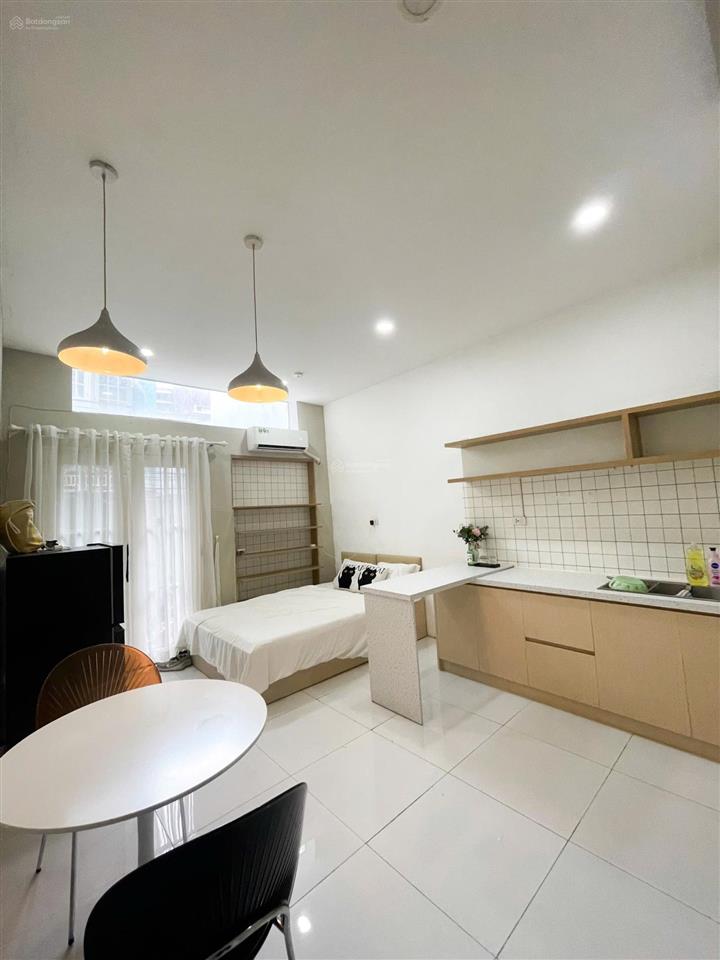 Căn hộ full nội thất ban công giả trung tâm quận 10 gần đại học bách khoa, quận 3 quận 1