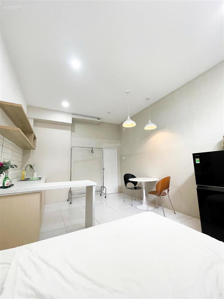 Căn hộ full nội thất ban công giả trung tâm quận 10 gần đại học bách khoa, quận 3 quận 1