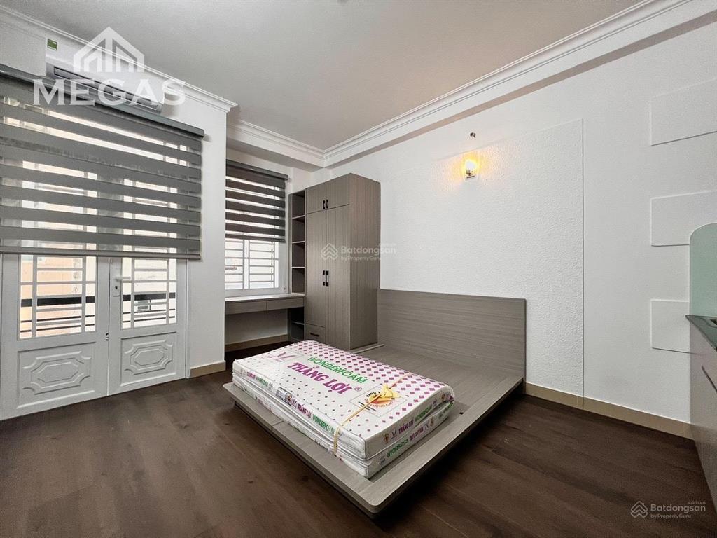 Căn hộ ban công & cửa sổ full nội thất nhà mới xây trung tâm quận 1 gần quận 3 hồ con rùa
