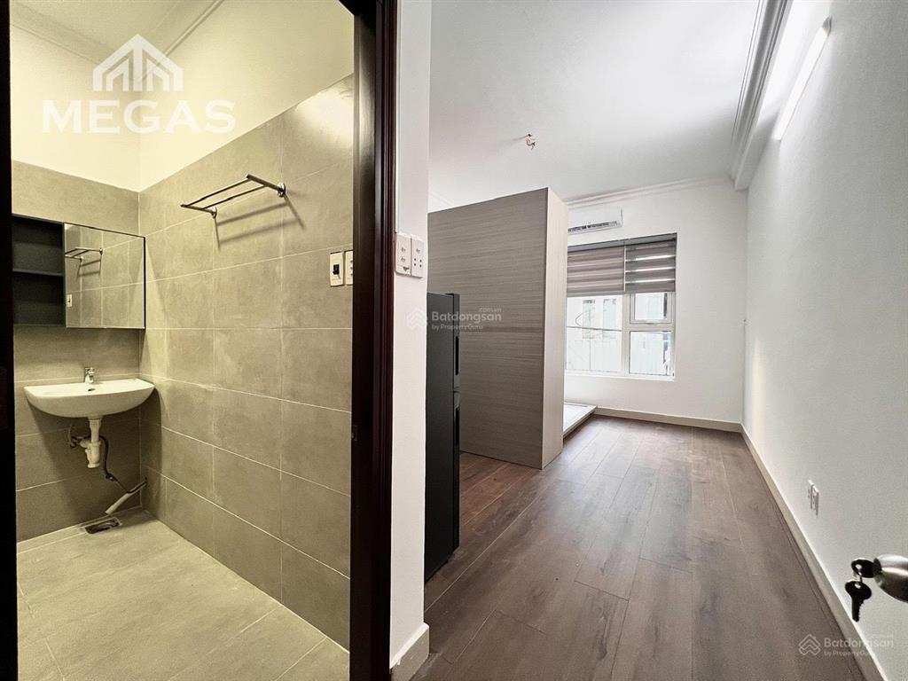 Căn hộ ban công & cửa sổ full nội thất nhà mới xây trung tâm quận 1 gần quận 3 hồ con rùa