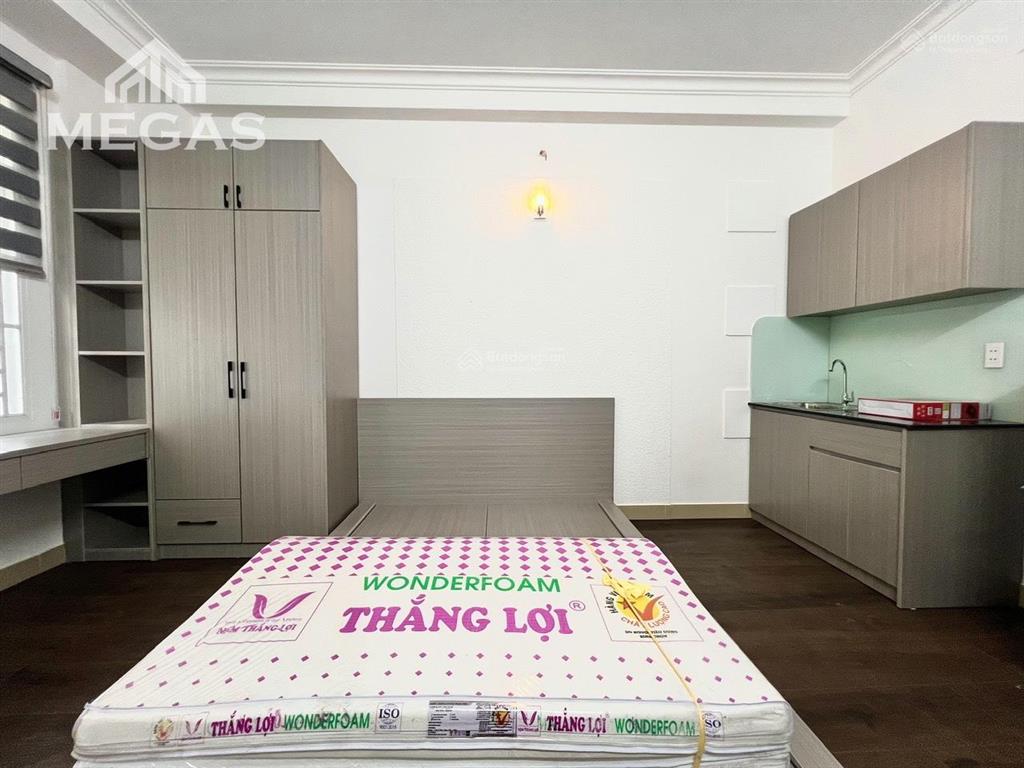 Căn hộ ban công & cửa sổ full nội thất nhà mới xây trung tâm quận 1 gần quận 3 hồ con rùa