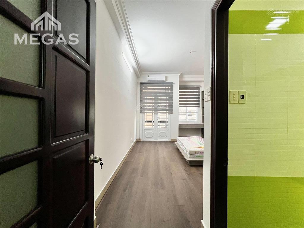 Căn hộ ban công & cửa sổ full nội thất nhà mới xây trung tâm quận 1 gần quận 3 hồ con rùa