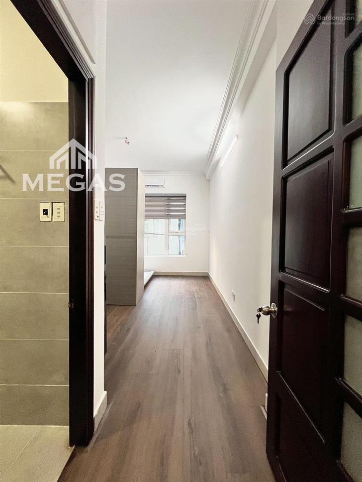 Căn hộ ban công & cửa sổ full nội thất nhà mới xây trung tâm quận 1 gần quận 3 hồ con rùa