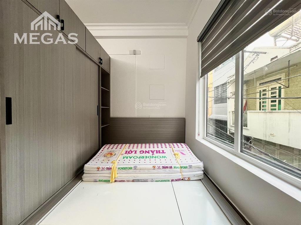 Căn hộ ban công & cửa sổ full nội thất nhà mới xây trung tâm quận 1 gần quận 3 hồ con rùa