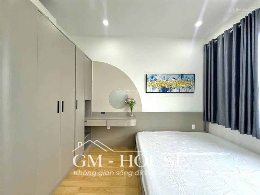 Căn hộ 2 phòng ngủ ban công, máy giặt riêng trung tâm sài gòn giáp quận 3 gần trạm metro quận 1