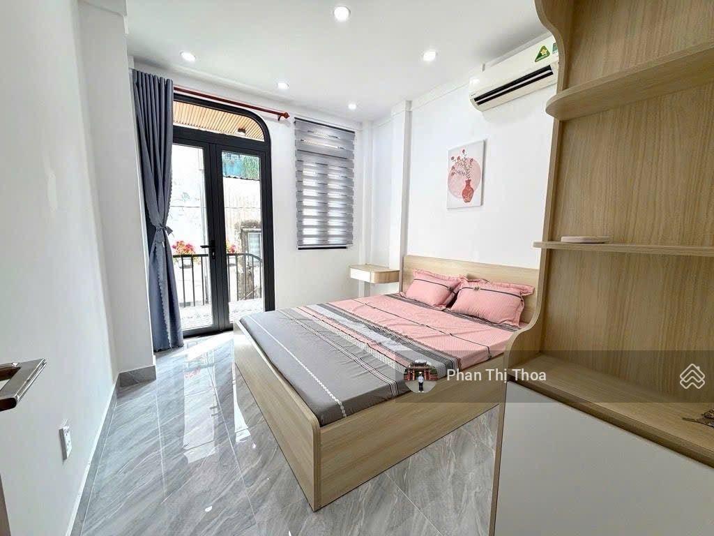 Nhà thiếu chủ  mới sẵn nội thất ngay phạm văn đồng, 5p đi sân bay 60m2, ngang lớn