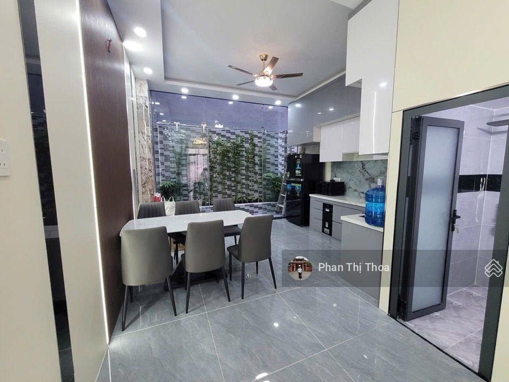 Nhà thiếu chủ  mới sẵn nội thất ngay phạm văn đồng, 5p đi sân bay 60m2, ngang lớn