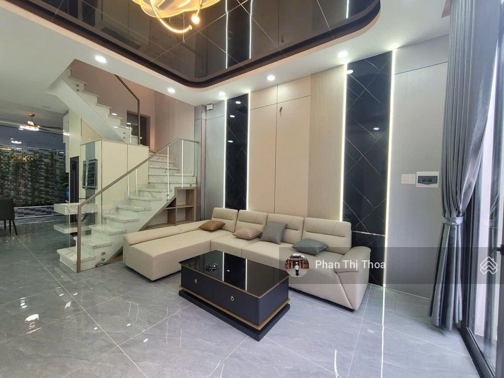 Nhà thiếu chủ  mới sẵn nội thất ngay phạm văn đồng, 5p đi sân bay 60m2, ngang lớn