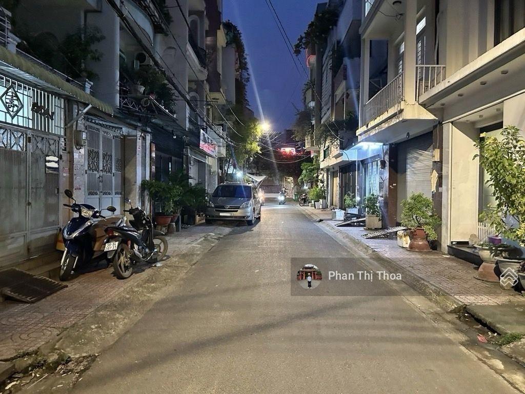 Đường nhựa 7m, thông nguyễn xí giáp bxmđ, vào ở ngay  64m2, ngang 4,2m, 4 tầng  chỉ hơn 165tr/m2