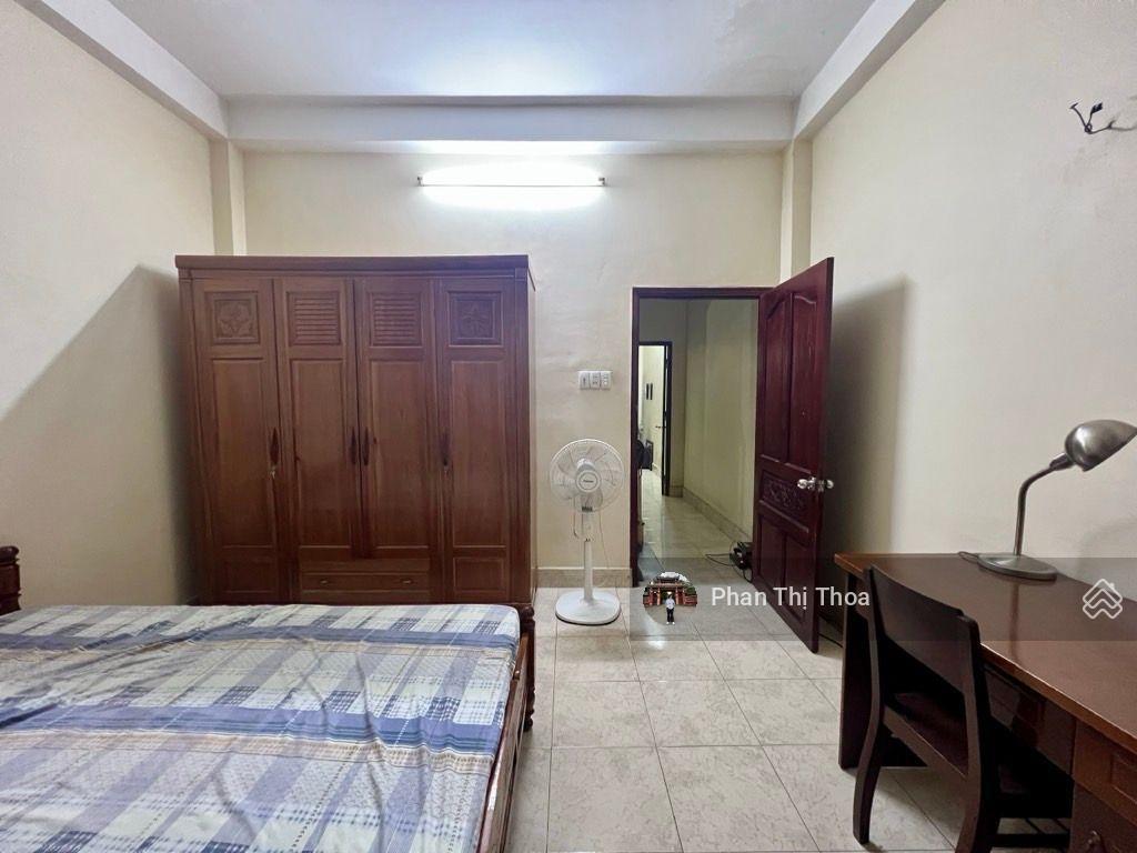Chủ đi nước ngoài cần  tt chợ bà chiểu, vũ tùng  80m2, ngang 4,2m, đường 7m thông  chỉ 140tr/m2