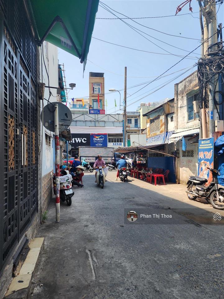 Chủ đi nước ngoài cần  tt chợ bà chiểu, vũ tùng  80m2, ngang 4,2m, đường 7m thông  chỉ 140tr/m2