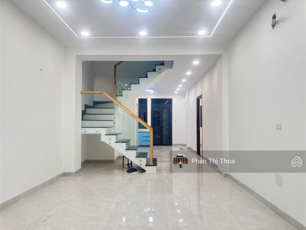 Gấp bán chủ giảm nhanh  nhà kết cấu ở ngay, có sân rộng  96m2, 4pn  phạm văn đồng đi bộ  8,6ty