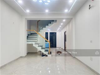 Gấp bán chủ giảm nhanh  nhà kết cấu ở ngay, có sân rộng  96m2, 4pn  phạm văn đồng đi bộ  8,6ty