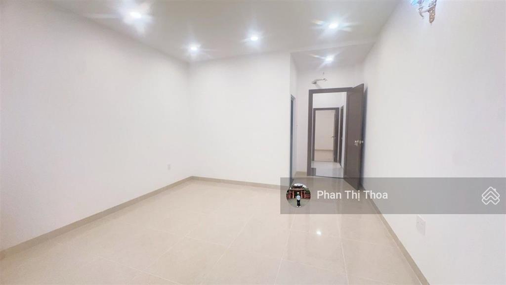 Gấp bán chủ giảm nhanh  nhà kết cấu ở ngay, có sân rộng  96m2, 4pn  phạm văn đồng đi bộ  8,6ty