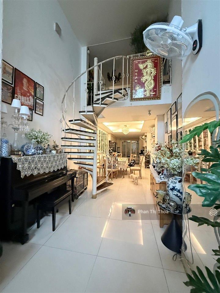 Tài chính 4 tỷ sở hữu nhà đầy đủ công năng  giáp ngay quận 1  70m2, 5 tầng, hoàn công đủ