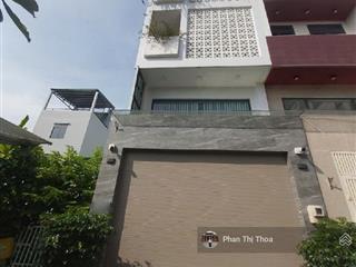 Nhà 2 tầng hẻm oto thông  ngang lớn, gia đình vào ở ngay  giáp rạch xuyên tâm, tương lai tăng giá