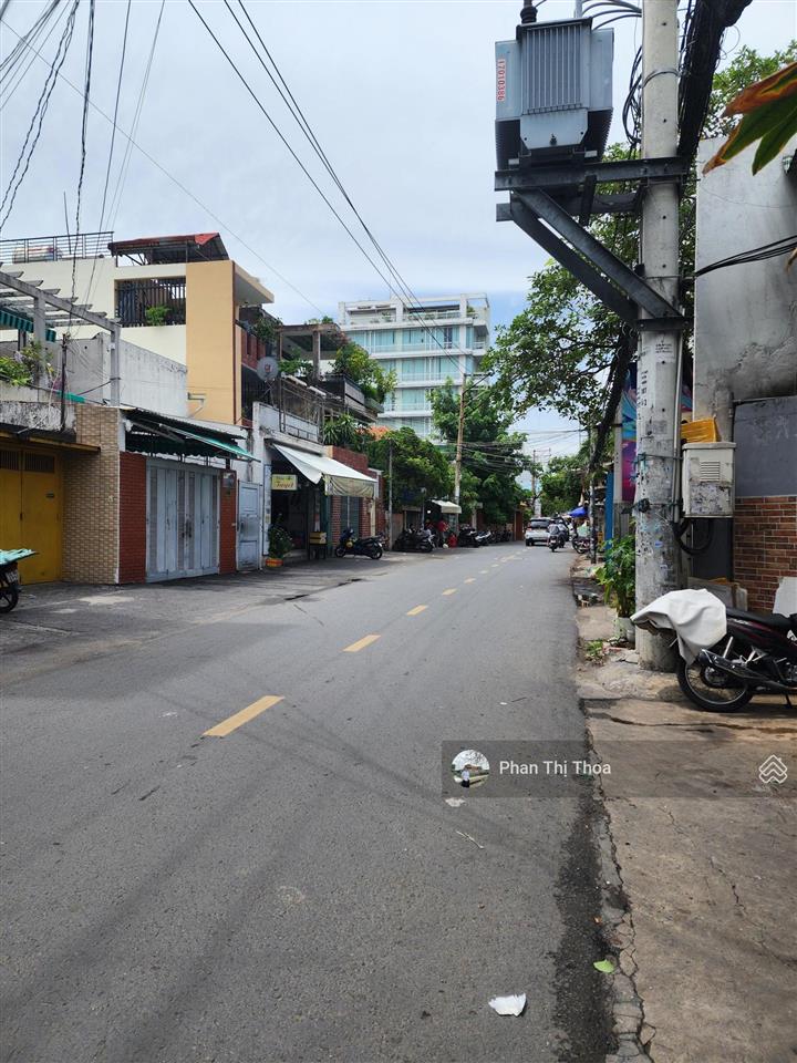 Chủ gấp bán hạ giá 1,5 tỷ, còn 6,299 tỷ chốt ngay  nhà mới 54m2, 3 tầng  ngay phạm văn đồng