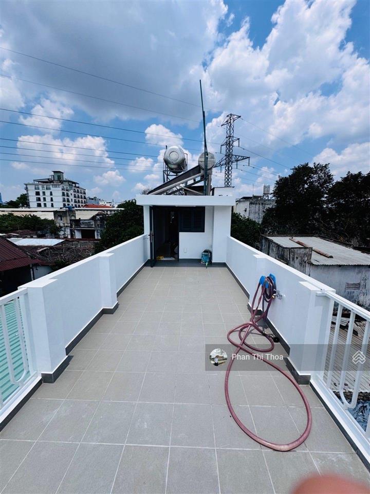 Chủ gấp bán hạ giá 1,5 tỷ, còn 6,299 tỷ chốt ngay  nhà mới 54m2, 3 tầng  ngay phạm văn đồng