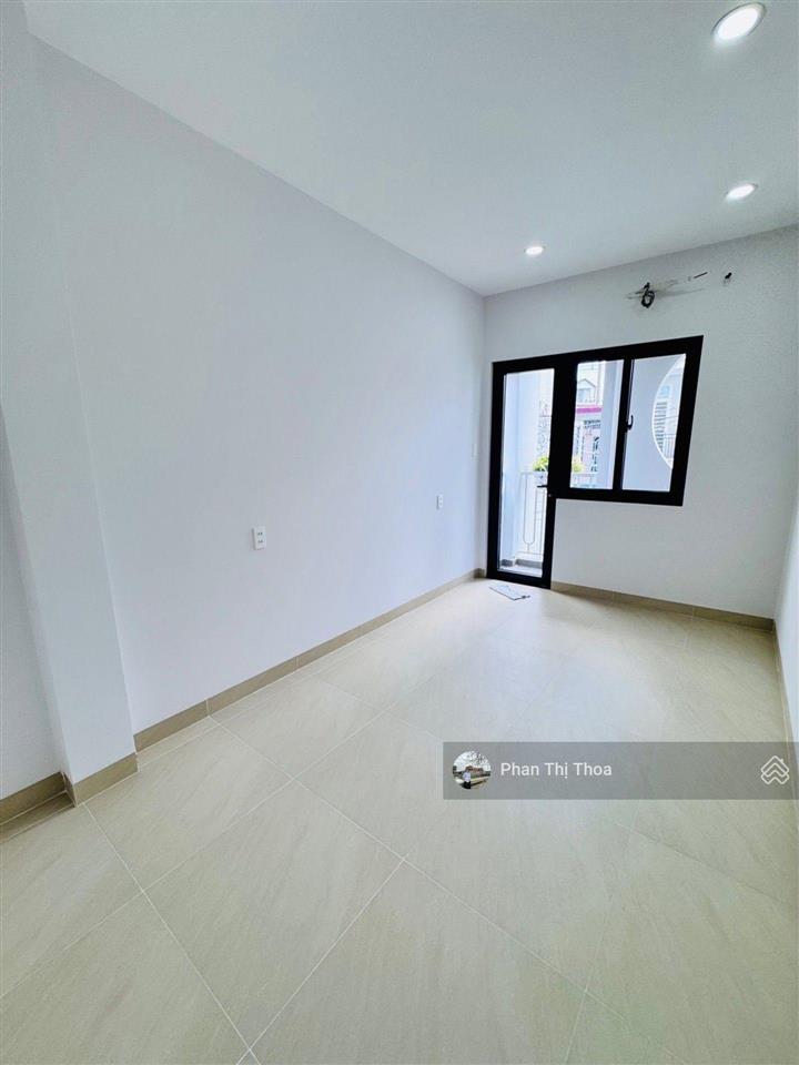 Chủ gấp bán hạ giá 1,5 tỷ, còn 6,299 tỷ chốt ngay  nhà mới 54m2, 3 tầng  ngay phạm văn đồng