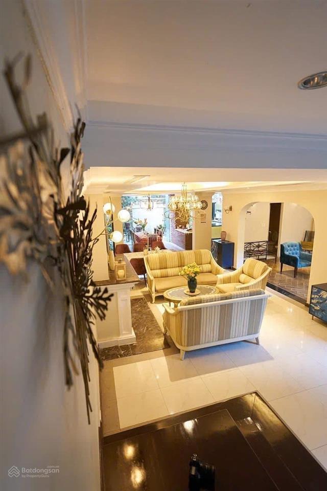 Biệt thự đẹp nhất mặt hồ tây, phố yên hoa, 115m2, mt 8m, 5 tầng thang máy, vị trí kim cương