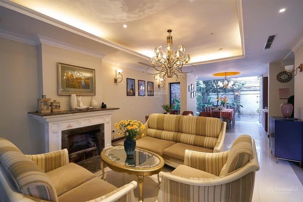 Biệt thự đẹp nhất mặt hồ tây, phố yên hoa, 115m2, mt 8m, 5 tầng thang máy, vị trí kim cương