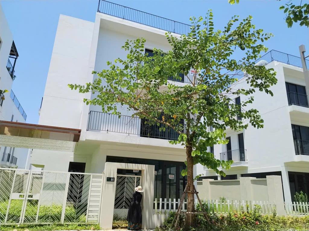 Gia đình cần tiền bán nhanh căn nhà biệt thự vlasta sầm sơn giá siêu tốt