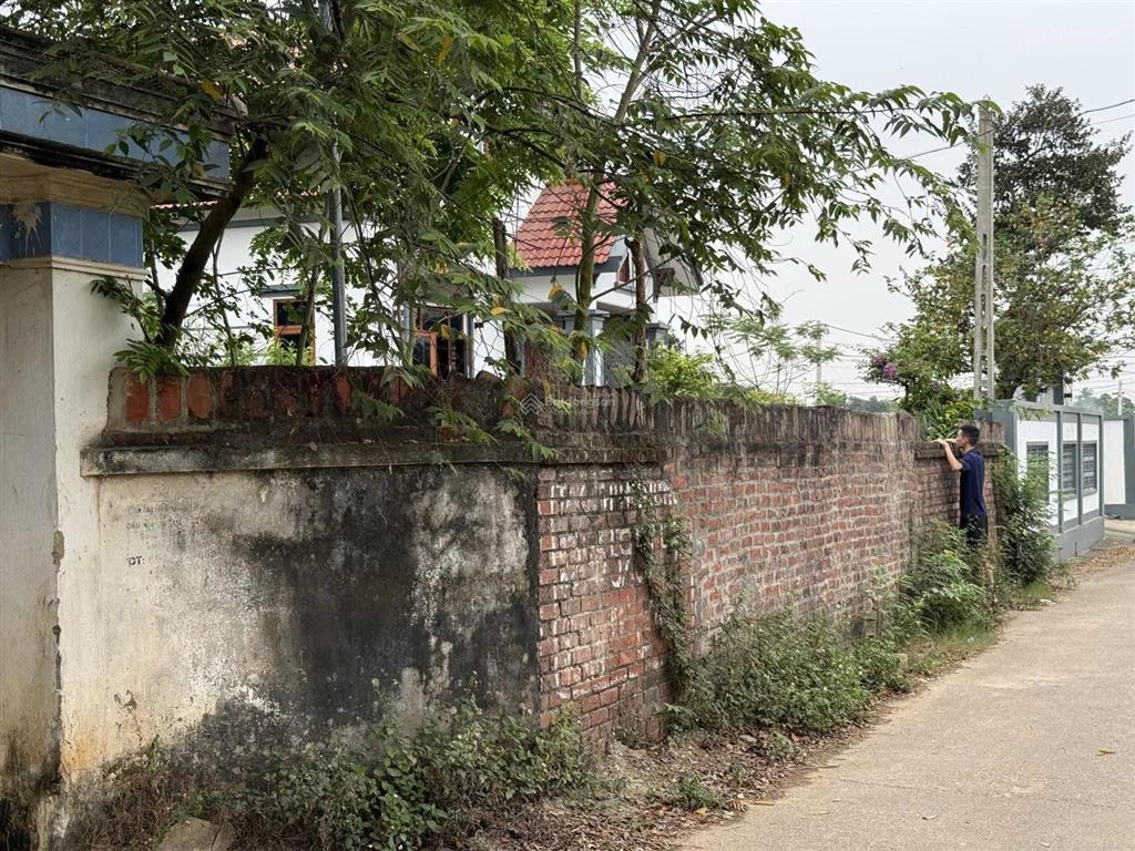 Đất chính chủ vuông vắn vị trí cực đẹp đường rộng ôtô to vào đất luôn