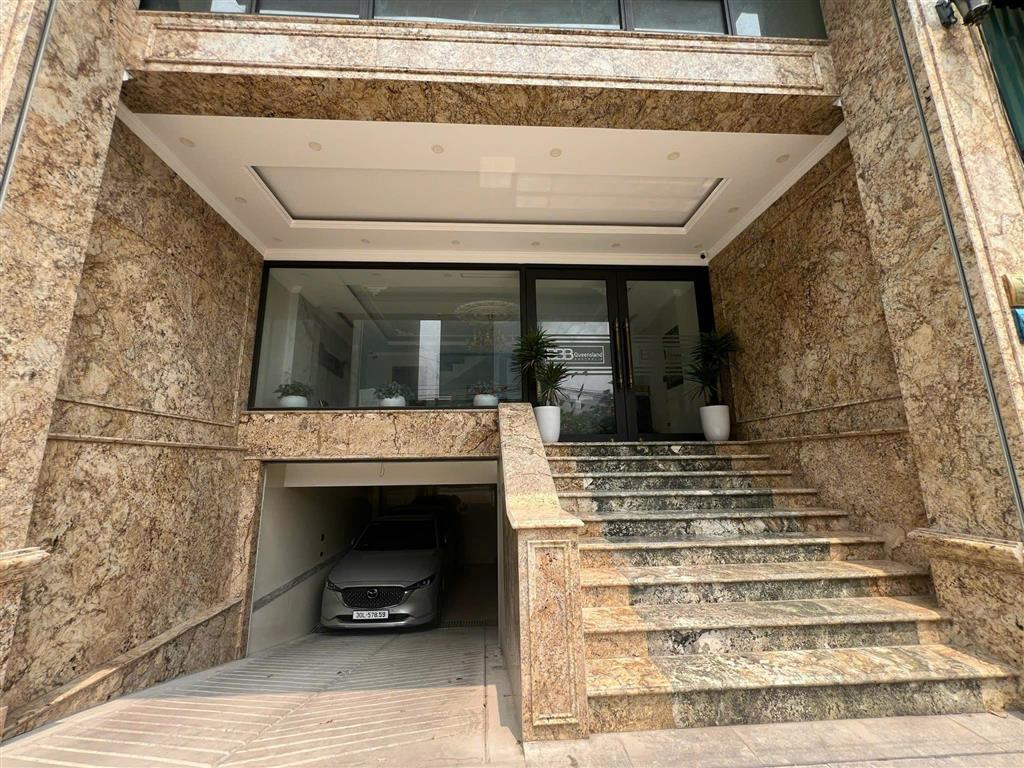 Bán tòa nhà làm trụ sở cty 7,5 tầng, mới xd (có hầm, 5 tầng office, 2 tầng để ở) tại Hà