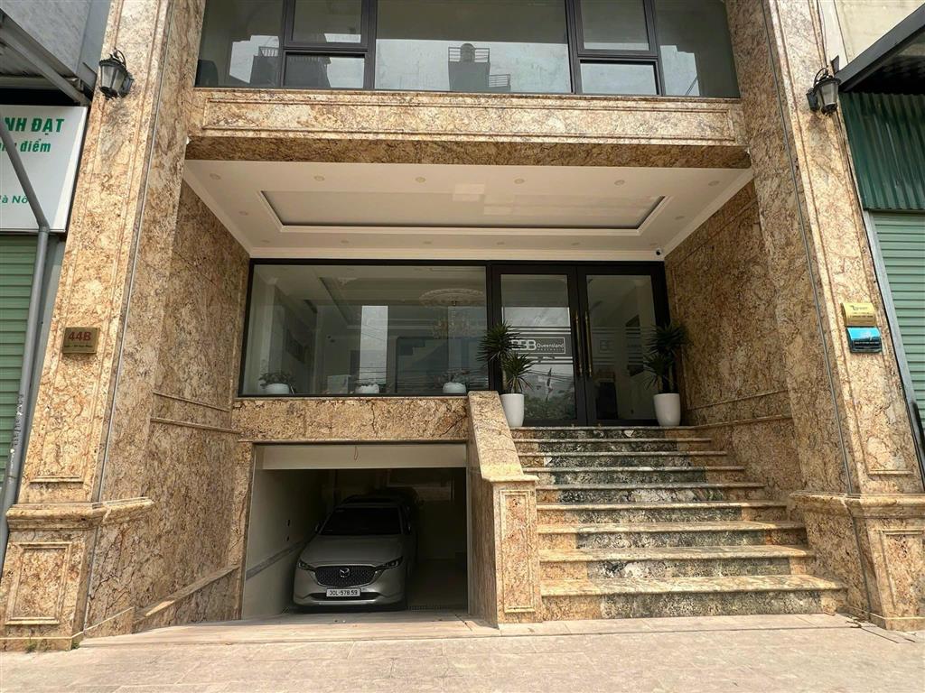 Bán tòa nhà làm trụ sở cty 7,5 tầng, mới xd (có hầm, 5 tầng office, 2 tầng để ở) tại Hà