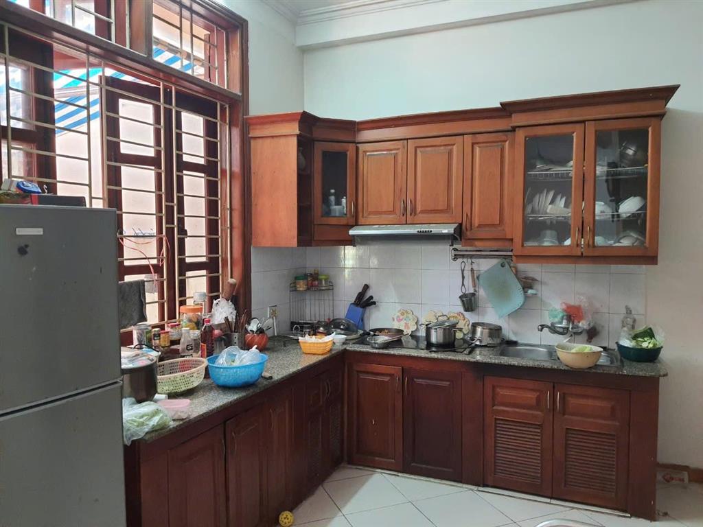 Cần cho thuê nhà riêng 4 phòng ở nhân chính, thanh xuân  15 triệu/tháng