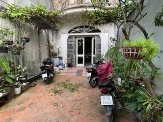 Hoa hậu trung văn  ngõ thông  oto vào nhà  dân xây  kinh doanh hoặc xây chdv vip