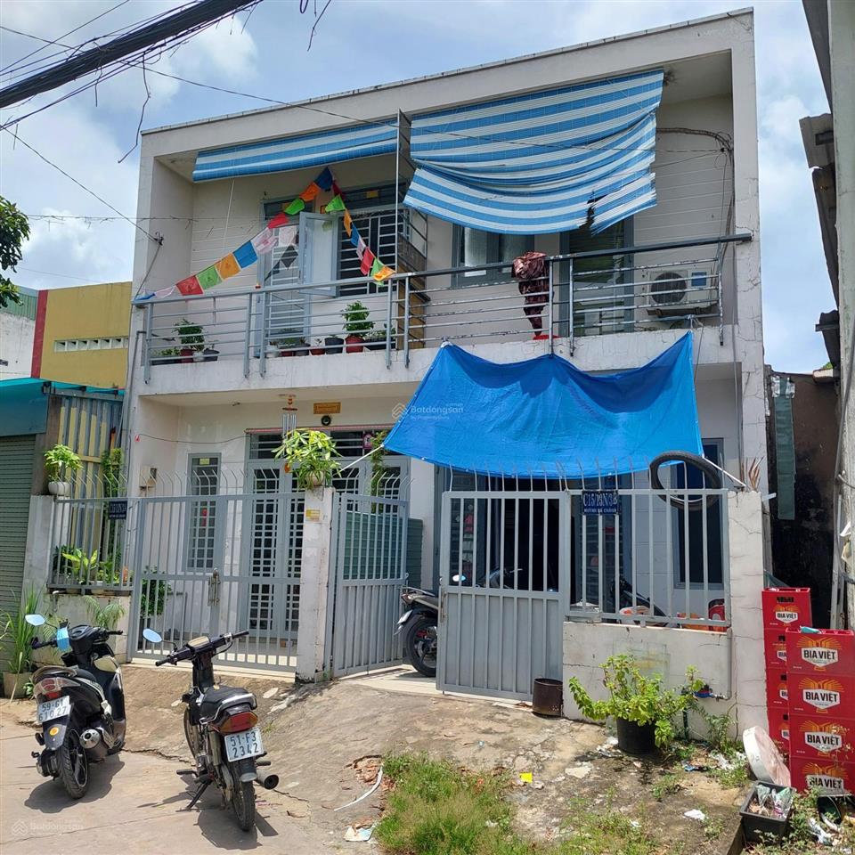 Bán nhà phố hẻm ô tô, gần trung tâm tphcm, khu vực an ninh, yên tĩnh và không ngập nước.