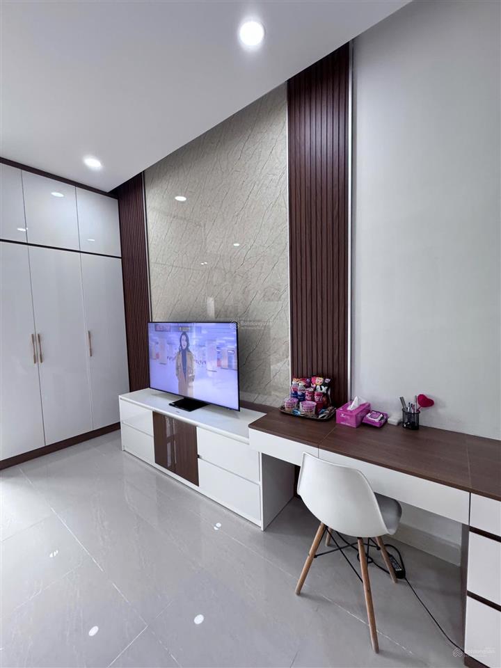 Chuyển nhượng căn hộ golden king, trung tâm phú mỹ hưng. 35m², giá 3,1 tỷ (đang có hđ thuê 10,5tr)