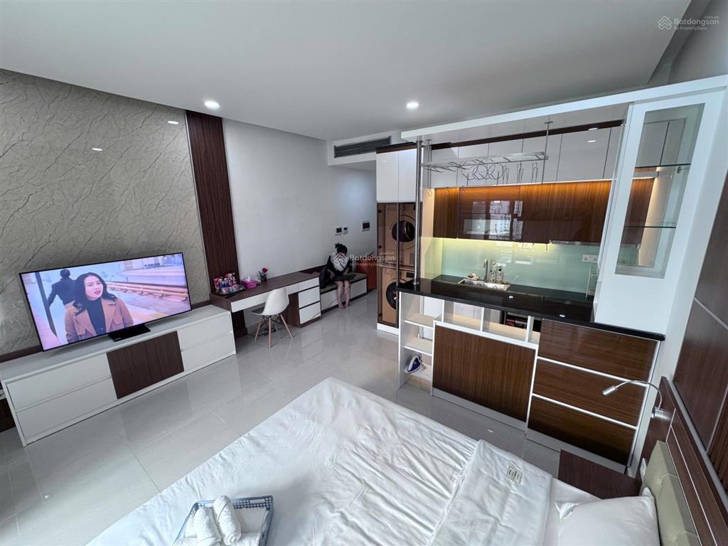 Chuyển nhượng căn hộ golden king, trung tâm phú mỹ hưng. 35m², giá 3,1 tỷ (đang có hđ thuê 10,5tr)