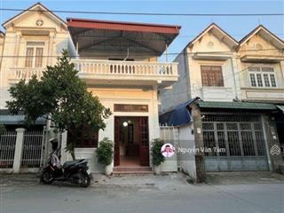 Siêu đẹp siêu rẻ chính chủ cần tiền bán đất quang minh  tặng luôn nhà 2 tầng