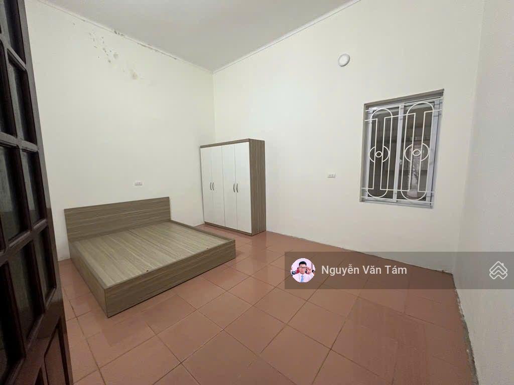 Siêu đẹp siêu rẻ chính chủ cần tiền bán đất quang minh  tặng luôn nhà 2 tầng